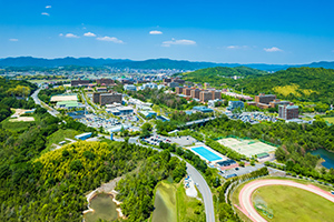 広島大学　持続可能性に寄与するキラルノット超物質拠点（SKCM2）